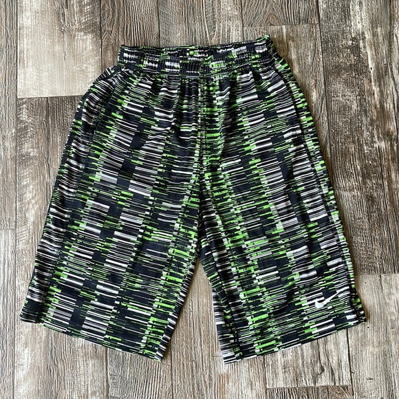 NIKE Boys Dri-FIT Fly Abstract-Print
Shorts, ACTION GREEN/MULTI , XL - Picture 1 of 8